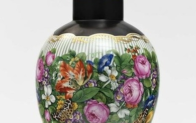 A lidded vase - Nymphenburg, after 1912, design by