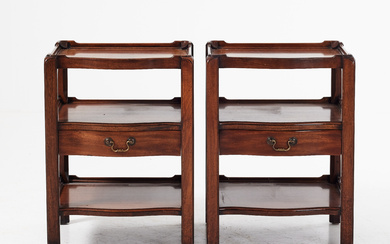 A pair of side tables, England, 20th century, mahogany.