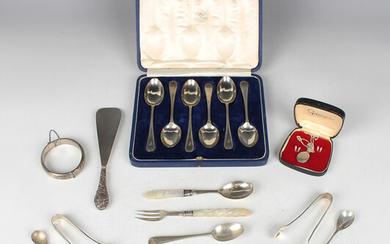 A set of six George V silver teaspoons, Sheffield 1928 by Mappin & Webb, cased, and a small grou