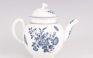 AN 18TH CENTURY WORCESTER BLUE AND WHITE TEAPOT