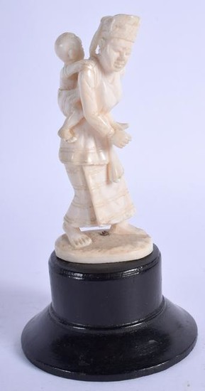 AN EARLY 20TH CENTURY INDIAN CARVED IVORY FIGURE