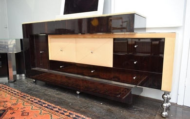 AN IMPRESSIVE HIGH GLOSS CONTEMPORARY SIDEBOARD (AF TO MARBLE) (PLEASE NOTE THIS ITEM MUST BE REMOVED BY CLIENTS OR CARRIERS AT THE...