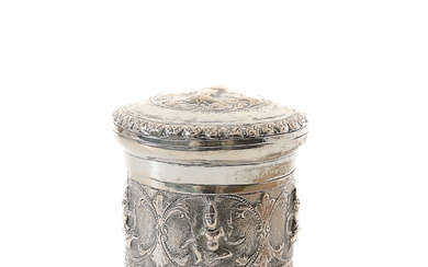 AN INDIAN CYLINDRICAL SILVER BOX, EARLY 20TH CENTURY.