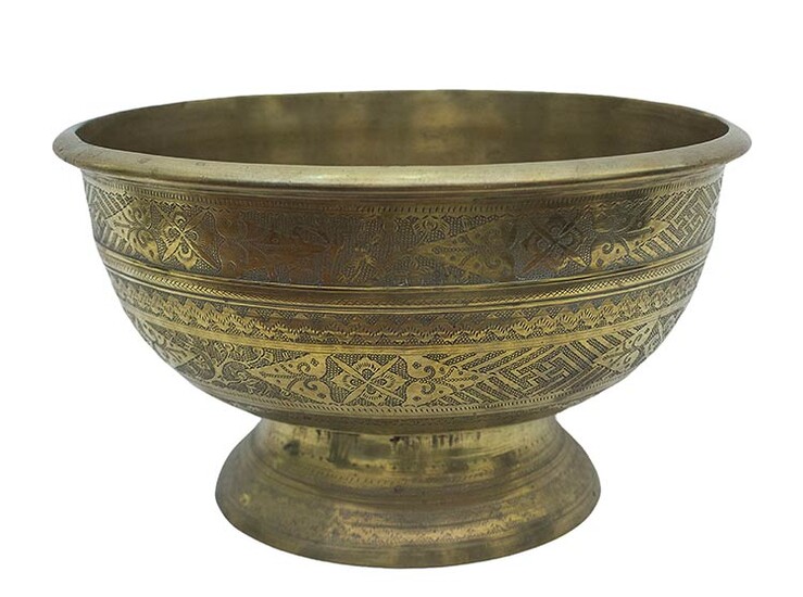 AN INDONESIAN BRASS BOWL Late 19th – early 20th century...