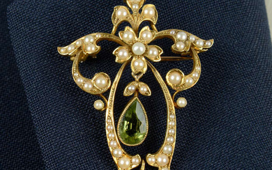 An Edwardian 15ct gold split pearl and peridot floral openwork brooch/pendant.