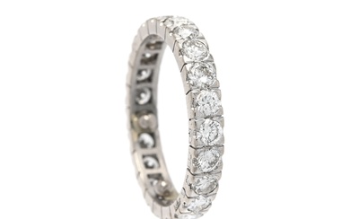 BAGUE PLEINE ÉTERNITÉ, or blanc 18 carats, diamants taille brillant env. 1,84 ctw, env. TW-TCr/VS-P,...