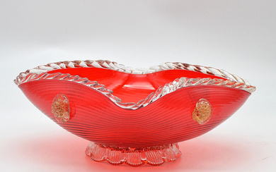 BAROVIER UND TOSO. MURANO GLASS BOWL, RED AND TRANSPARENT WITH GOLD GLITTER, AROUND 1960S.