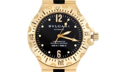 BULGARI - a gentleman's Diagono Scuba wrist watch. 18ct