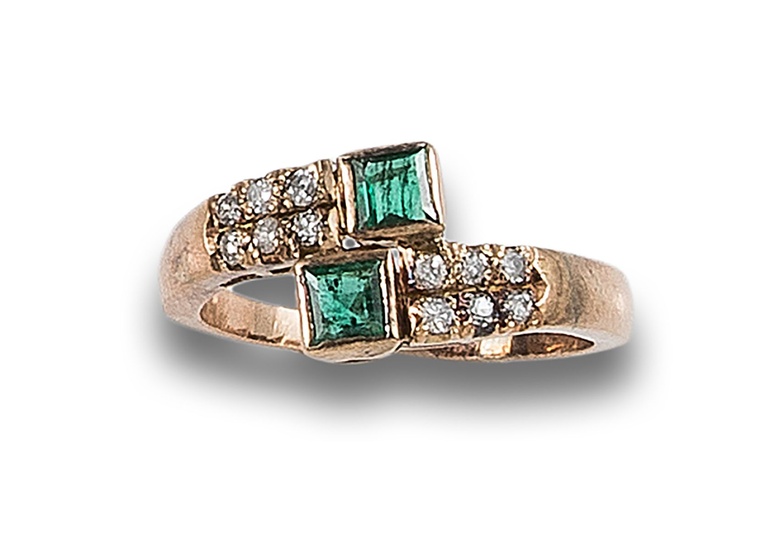 BYPASS RING OF DIAMONDS AND EMERALDS, IN YELLOW GOLD