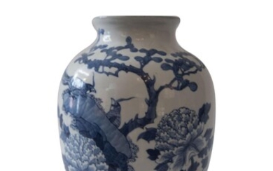 Blue and white balluster-shaped vase | Blau-weiße Vase