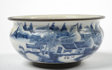 Bol en porcelaine bleue et blanche de Nankin décoré d'un "Paysage". Travail chinois. Epoque: XIXème....