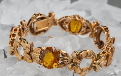 Bracelet ancien en or jaune 18kt avec topaze orange. Longueur ouverte : 22 cms.