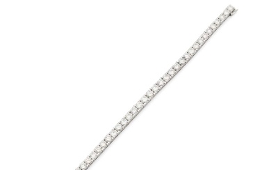 Bracelet ligne en platine (850‰) et or blanc 18k (750‰) orné de 35 diamants taille...