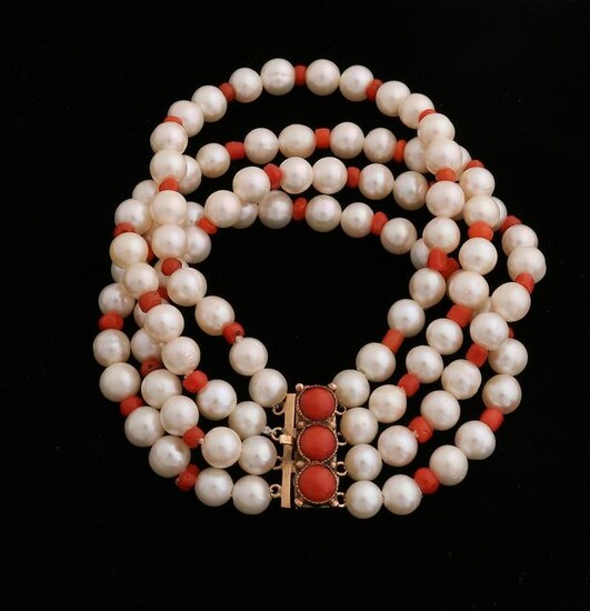 Bracelet with pearl and red coral with yellow gold