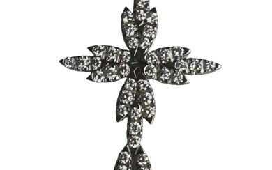 Broche/pendentif en forme de croix sertie de 45 diamants taille brillant 1,60 ct Longueur: 5...