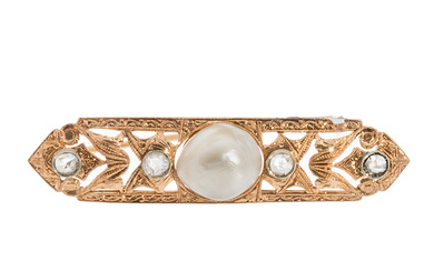 Brooch in gold with pearl and diamonds