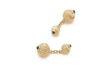 CARTIER Pair of cufflinks in 18K yellow gold (750‰) in the shape of knurled balls adorned with
