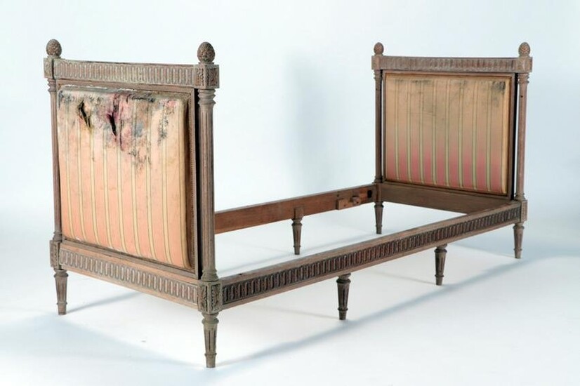 CARVED FRENCH LOUIS XVI STYLE 8-LEG DAY BED 1920