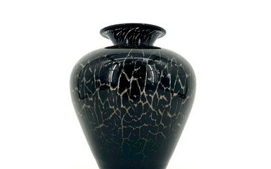 CLASSIC SOPHISTICATION: PAOLO VENINI MURANO VASE - ELEGANT VINTAGE PIECE FROM THE 1950S.