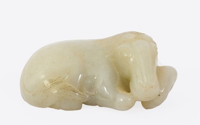 Chine, XVIII-XIXe siècle Sculpture en jade blanc représentant un cheval couché. Longueur : 6,5 cm...