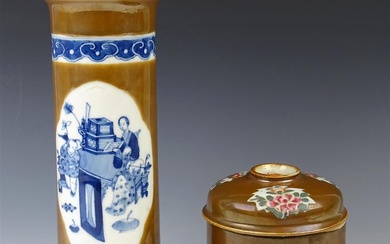 (-), Chinees porseleinen capucijner cilindervaas met decor van...