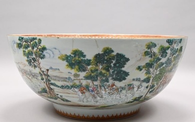 Chinese Export Porcelain 'Fox Hunting' Bowl