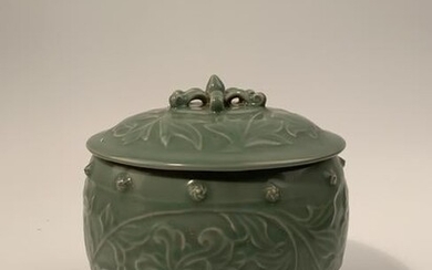 Chinese Longquan Yao Cover Jar