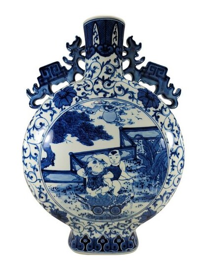 Chinese blue & white porcelain vase, signed