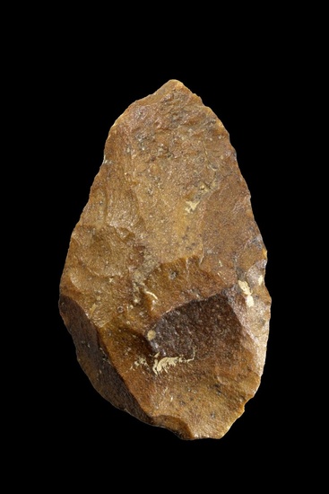 Coin de poing. Paléolithique, Acheuléen, France, env. 500.000 - 200.000 av. J.-C. L 14cm. En...
