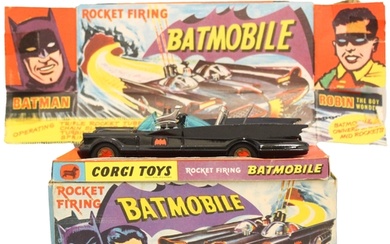 Corgi. Batmobile No.267 with figures, leaflet and special in...