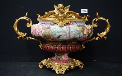 Coupe ancienne avec montures en bronze décorées - Décor floral - L : 50 cm...