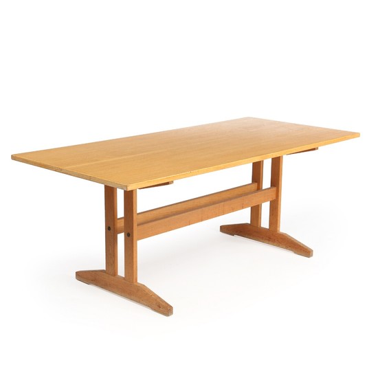 Danish furniture design: Dining table with shaker frame of oak. H. 72 cm. L. 185 cm. D. 85 cm