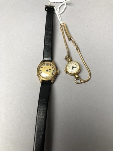 Deux montres de dame : un bracelet cuir...