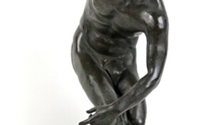 Discobolo, scultura in bronzo brunito, altezza cm 41, poggiante su base in marmo nero (altezza complessiva cm 50), fine XIX secolo.