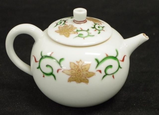 Early Chinese miniature teapot reign marks to base, height 7...