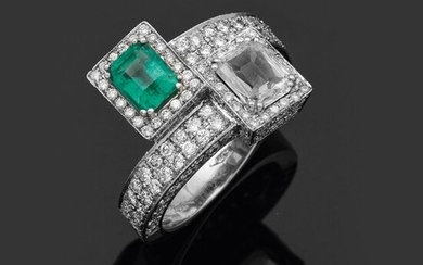 Elegant emerald diamond ring