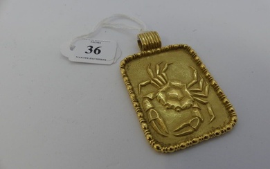 FRED - Paris Plaque pendentif en or motif d'un crabe Long : 5 cm Poids...