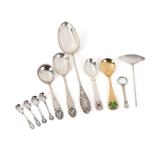 Georg Jensen, Evald Nielsen, a.o.: Various pieces of silver. (11)