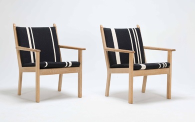 Hans J. Wegner (1914-2007) for Getama: A pair of oak armchairs, model 284 (2)