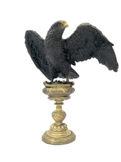 Impressive eagle on pedestal - Bronze bird of prey