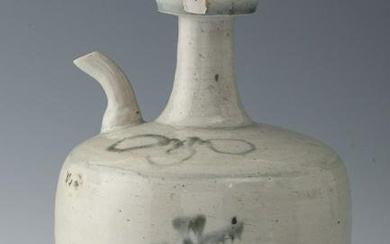 Kendi for the popular wear market; China, Qing dynasty, 19th century. Hand-glazed porcelain. Origin