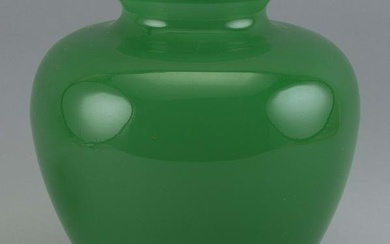 LARGE BULBOUS GREEN GLASS VASE ATTRIBUTED TO STEUBEN First Quarter of the 20th Century Height