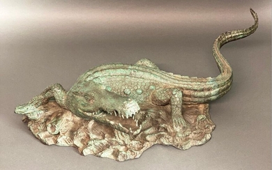 Large French Bronze (early 20th Century) Animalier bronze study of an energetic crocodile with deep green age worn patina. Circa 1920. Height 22cm, Width 63cm, Depth 30cm.
