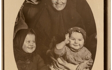 Lewis Wickes Hine (1874-1940), Ellis Island Family (circa 1910)