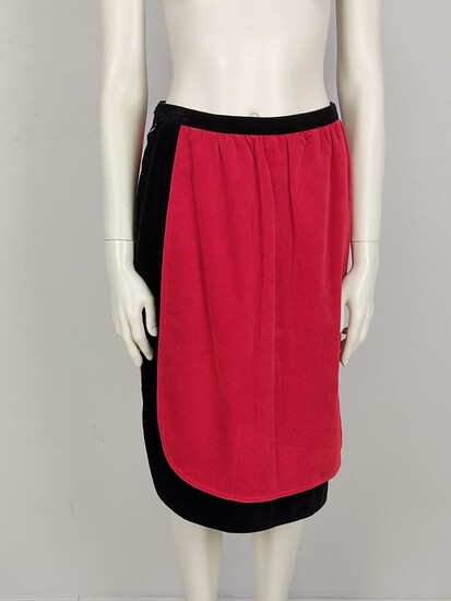 MODEDIANA Vintage velvet skirt Size "M"