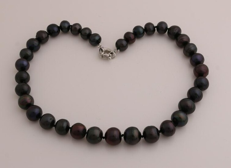 Necklace of black freshwater pearls, knotted and
