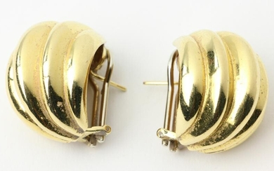 Pair of Ladies 18k Gold Earrings