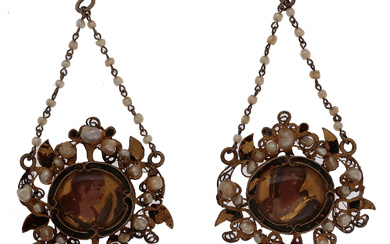 Pair of chain pendants, probably from Mallorca, from the end of the 17th century.