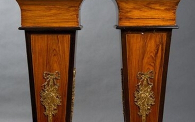 Pair of neoclassical-style pedestals. In different woods, with gilded bronze applications. Some lack. Measurements: 117x38x38 cm. Exit: 1.800uros. (299.495 Ptas.)