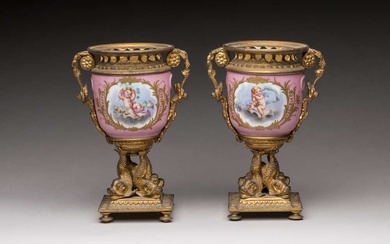 Paire de vases en porcelaine et montures de bronze sur piètement de dauphin Napoléon III,...